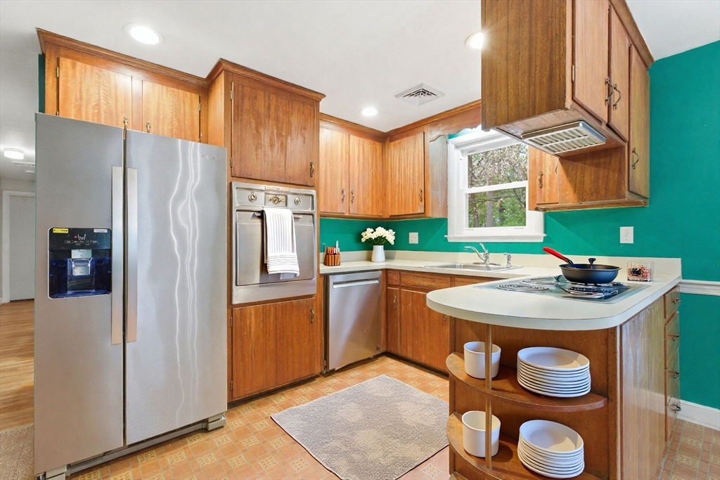141 Pine Ridge Road Reading, MA 01867 - Photo 5 of 17 Gallery Image 5