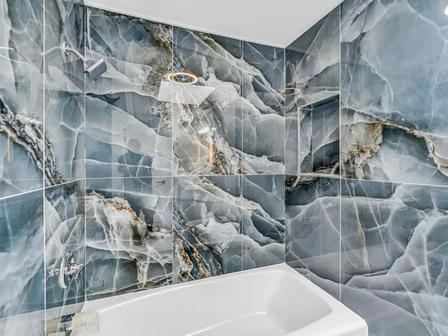 a picture of a bathroom