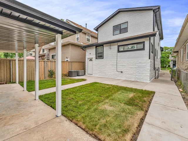 a view of a house with backyard and porch