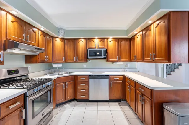 $249,900 | 3001 East Oaklawn Drive, Muncie, IN 47303