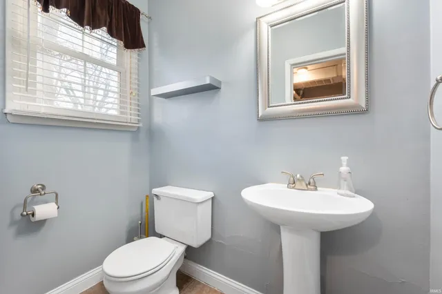 $249,900 | 3001 East Oaklawn Drive, Muncie, IN 47303