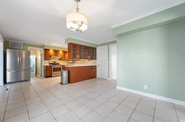 $249,900 | 3001 East Oaklawn Drive, Muncie, IN 47303