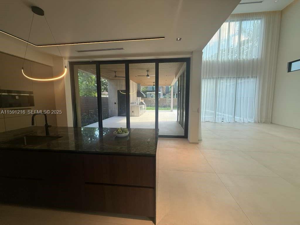 135 Southwest 29th Road Miami, FL 33129 - Photo 20 of 69