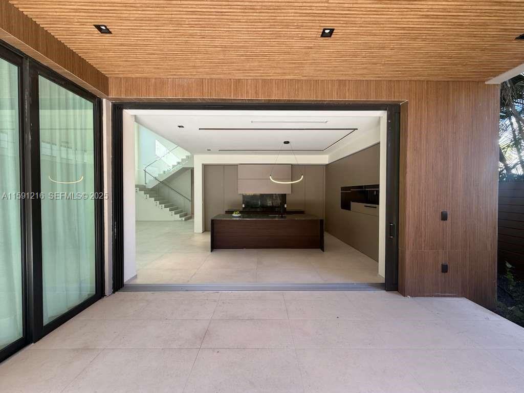 135 Southwest 29th Road Miami, FL 33129 - Photo 25 of 69