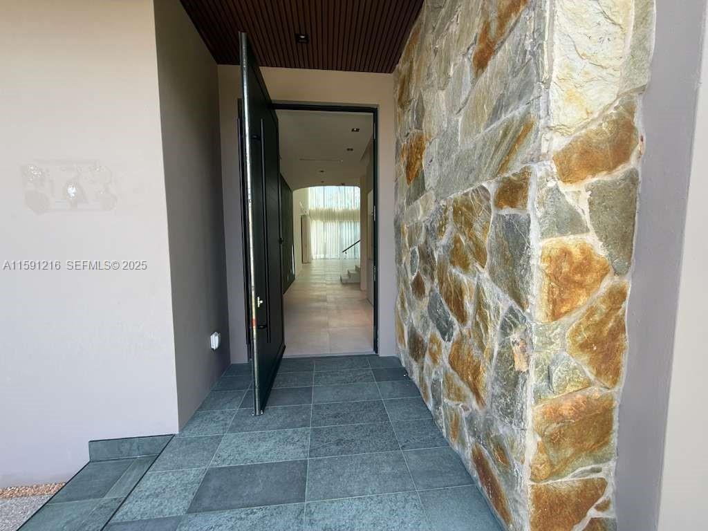 135 Southwest 29th Road Miami, FL 33129 - Photo 4 of 69