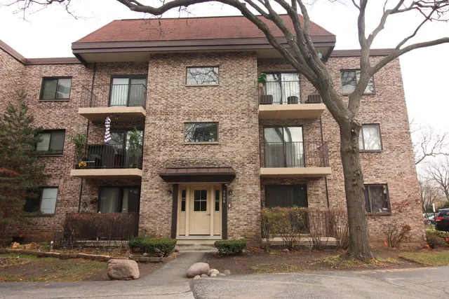 $1,550 | 5406 Chateau Drive, Unit 4, Rolling Meadows, IL 60008