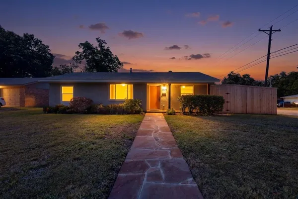 $2,200 | 2506 Hillsboro Avenue, Dallas, TX 75228