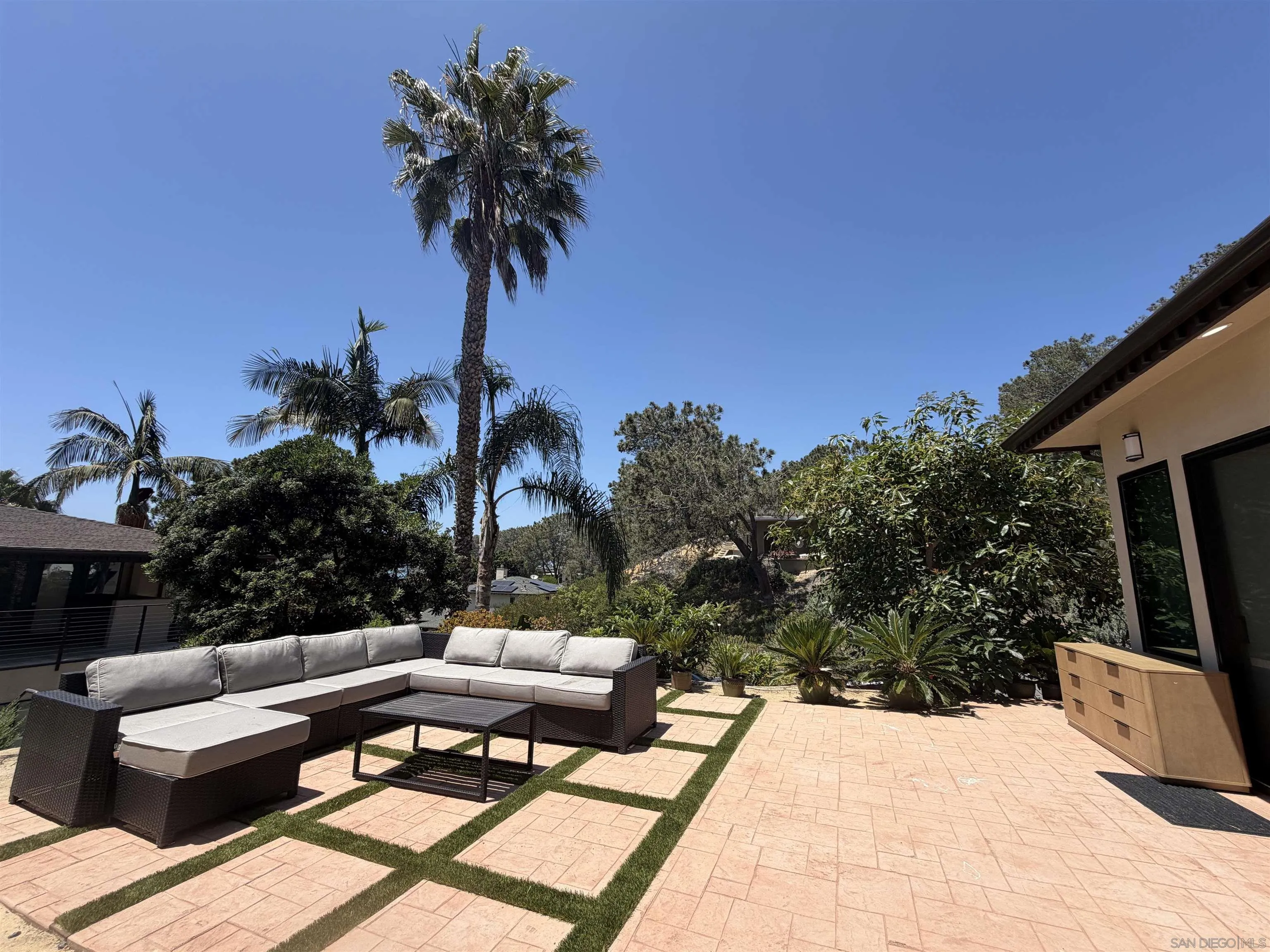 341 Hidden Pines Road Del Mar, CA 92014 - Photo 11 of 12