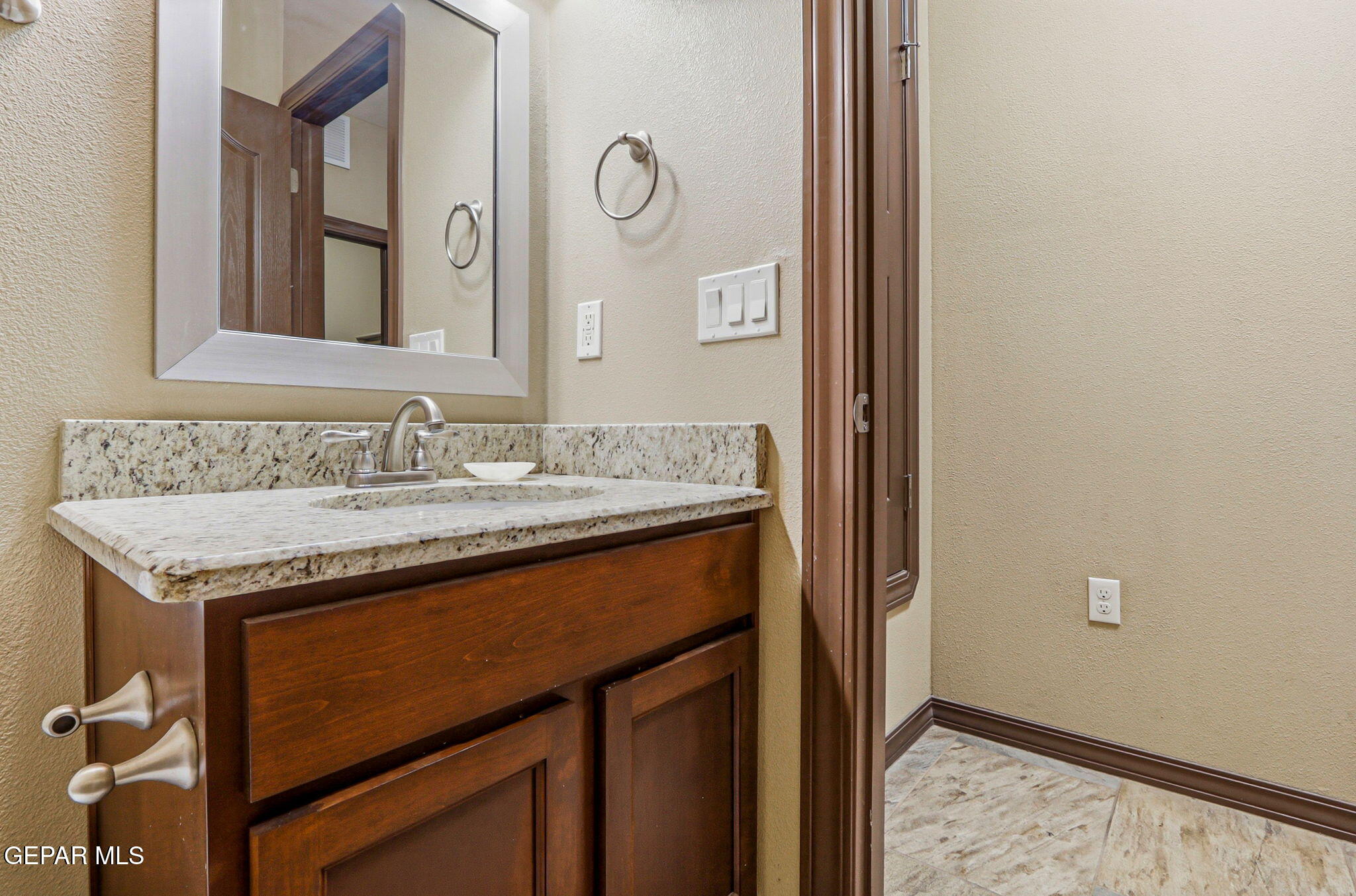 12039 Equestrian Road El Paso, TX 79928 - Photo 31 of 57 2nd Bath