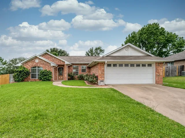 $279,000 | 11564 Sprint Drive, Flint, TX 75762