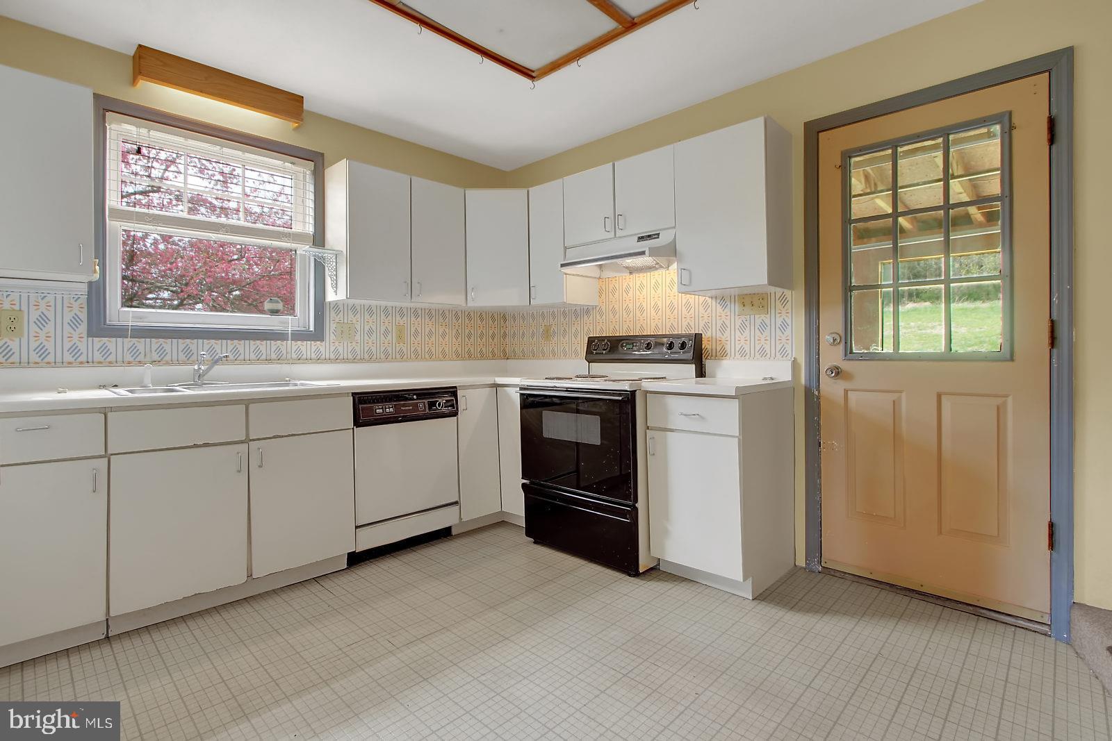 126 Bottom Road Orrtanna, PA 17353 - Photo 14 of 23 Gallery Image 14