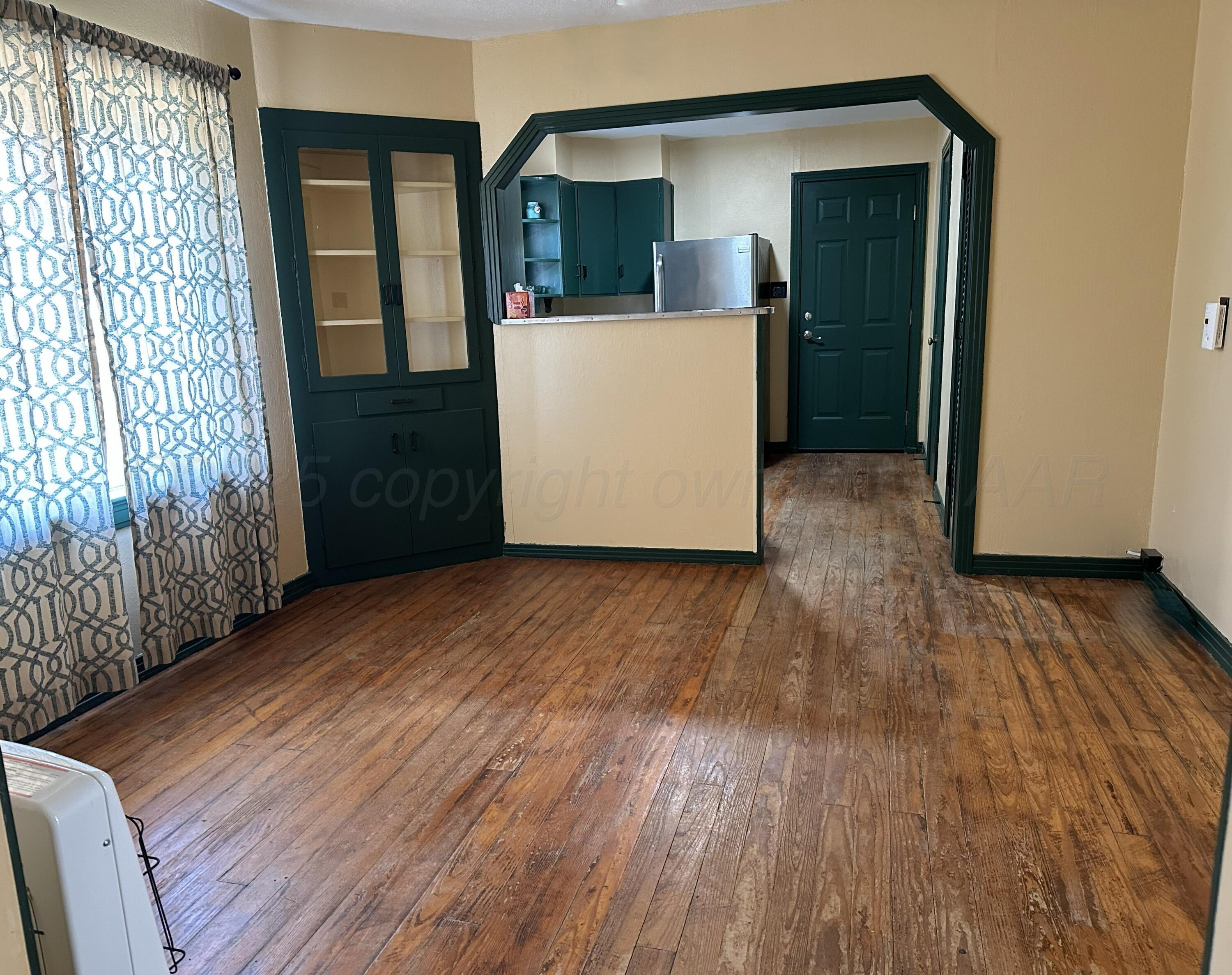 327 Main Street Quitaque, TX 79255 - Photo 4 of 11 dining room