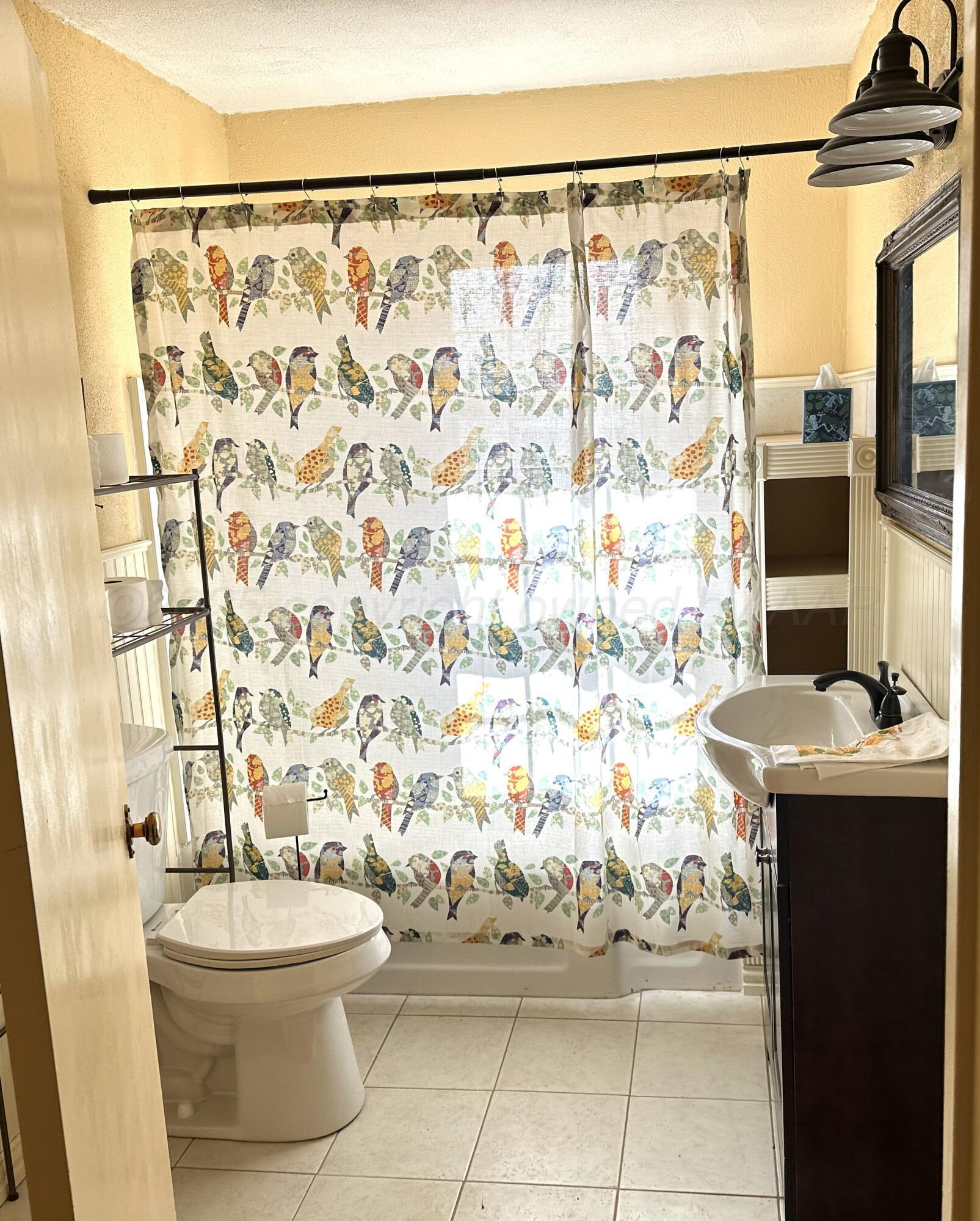 327 Main Street Quitaque, TX 79255 - Photo 5 of 11 bathroom