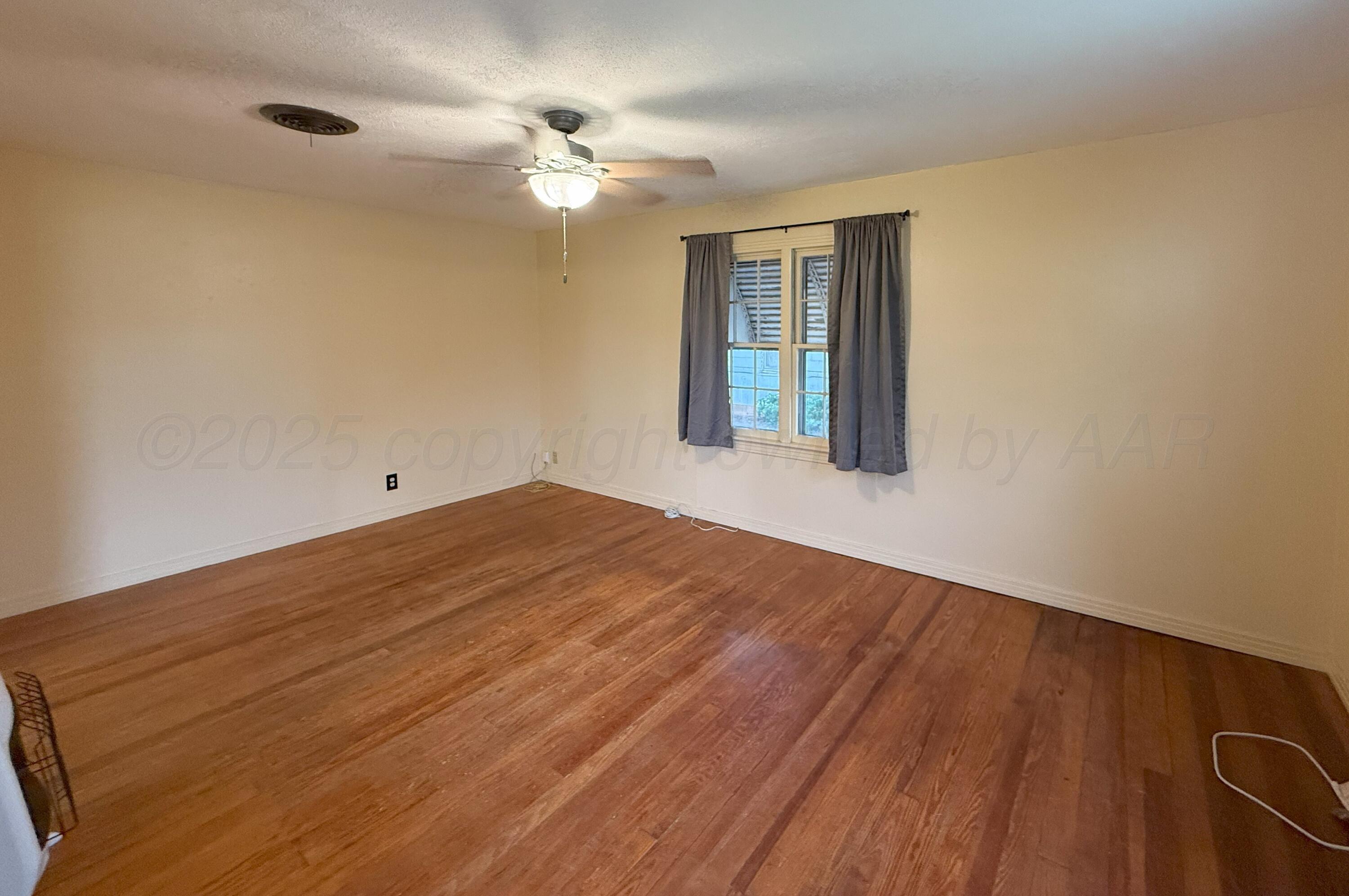 327 Main Street Quitaque, TX 79255 - Photo 9 of 11 living room