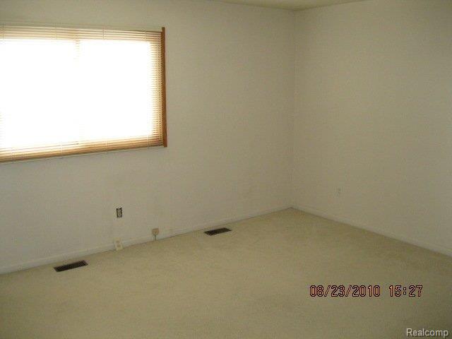 2196 Rochelle Park Drive, Unit 113 Rochester, MI 48309 - Photo 11 of 18 IMG_0488
