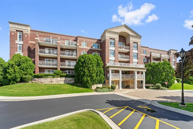 $270,000 | 7021 West Touhy Avenue, Unit 405, Niles, IL 60714