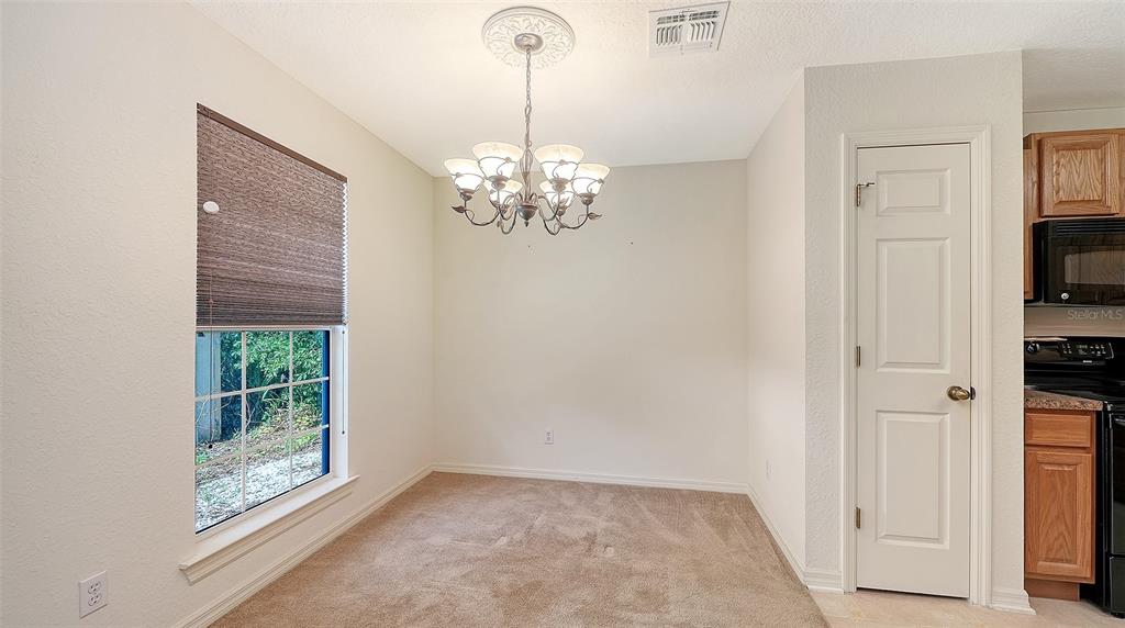 2452 Ashton Road Sarasota, FL 34231 - Photo 9 of 33 Gallery Image 9