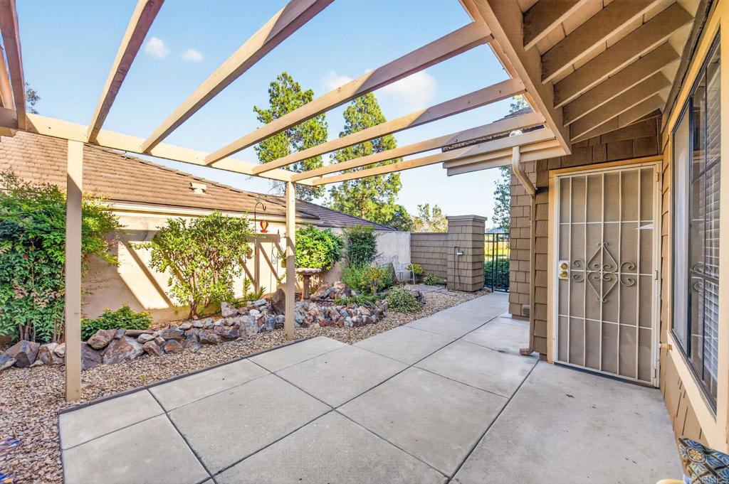 2719 Almendra Court Fallbrook, CA 92028 - Photo 12 of 72