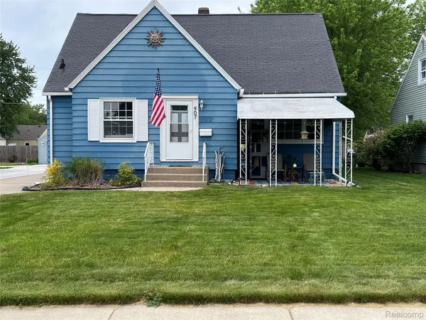 $264,000 | 907 Napier Avenue, St. Joseph, MI 49085