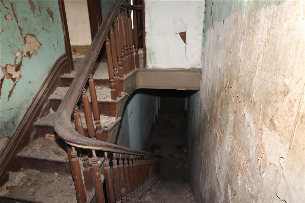 600 Armandale Street Pittsburgh, PA 15212 - Photo 12 of 12 a view of stairs