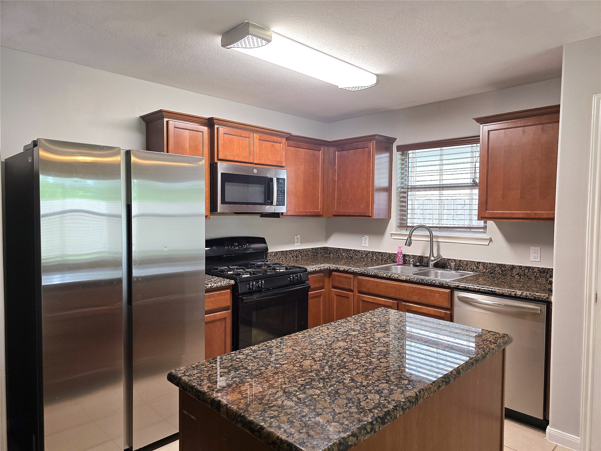10320 Stone Gate Drive Conroe, TX 77385 - Photo 7 of 31