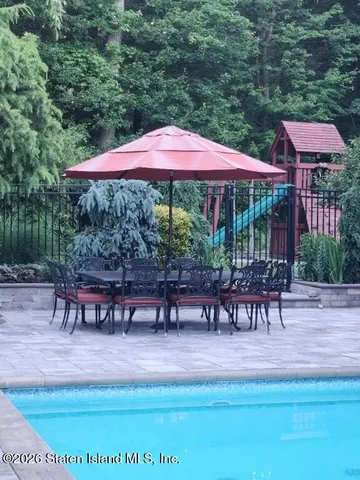 a view of a pathway both side of house