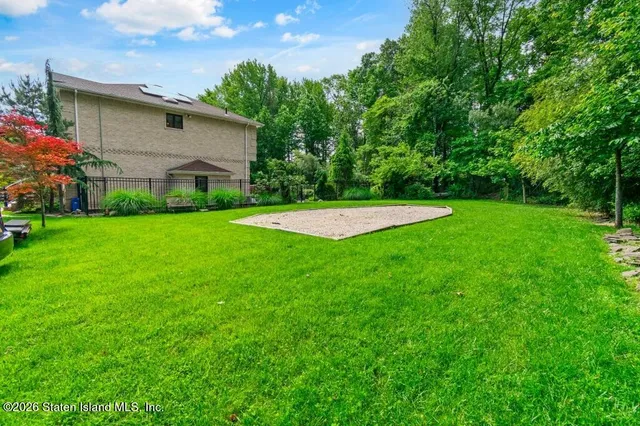 a view of a yard in front of house