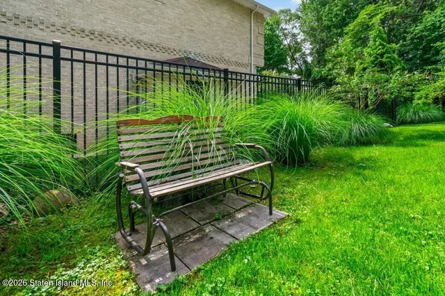 a room with a bench and a mirror