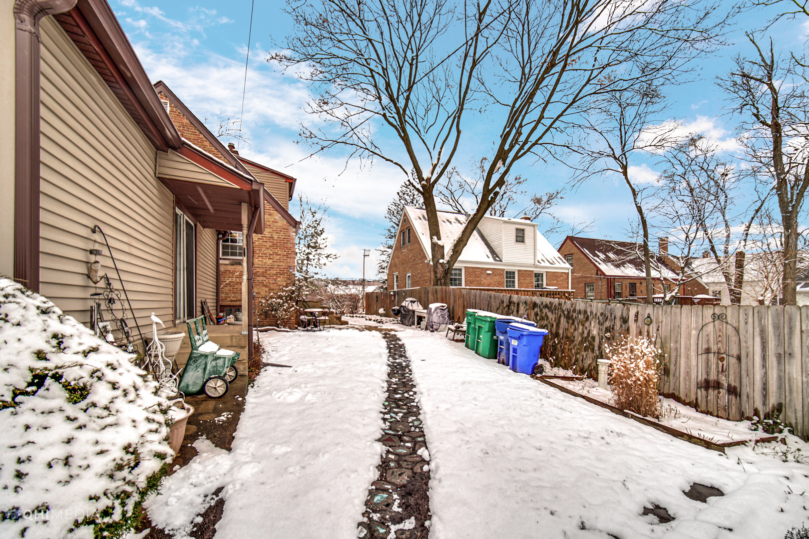 1118 Manchester Road Wheaton, IL 60187 - Photo 6 of 19 a view of backyard of the house