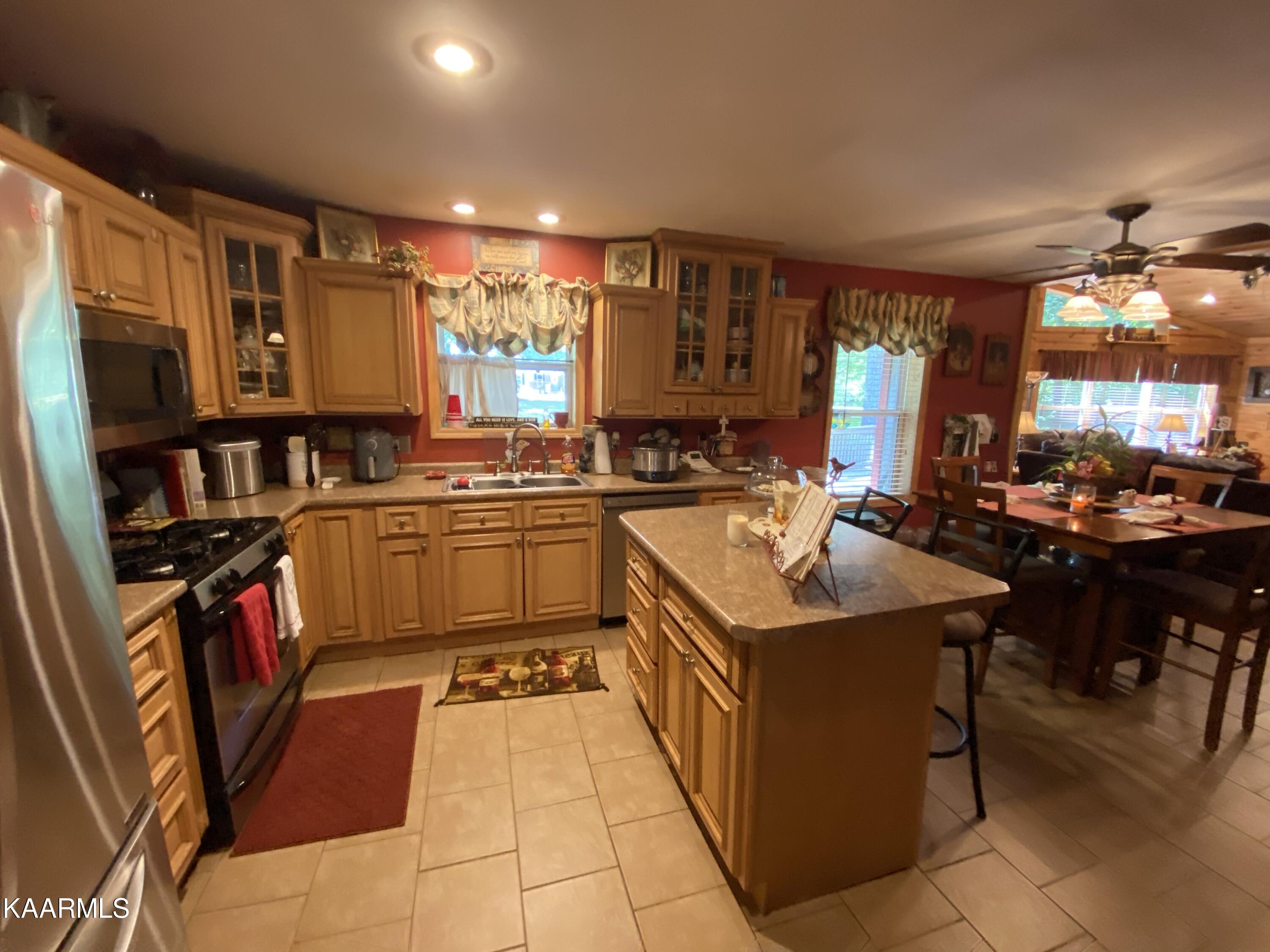 324 Cowan Lane Oneida, TN 37841 - Photo 27 of 55 E9CFE32D-0E73-4798-B4C5-C93A3B555F9A