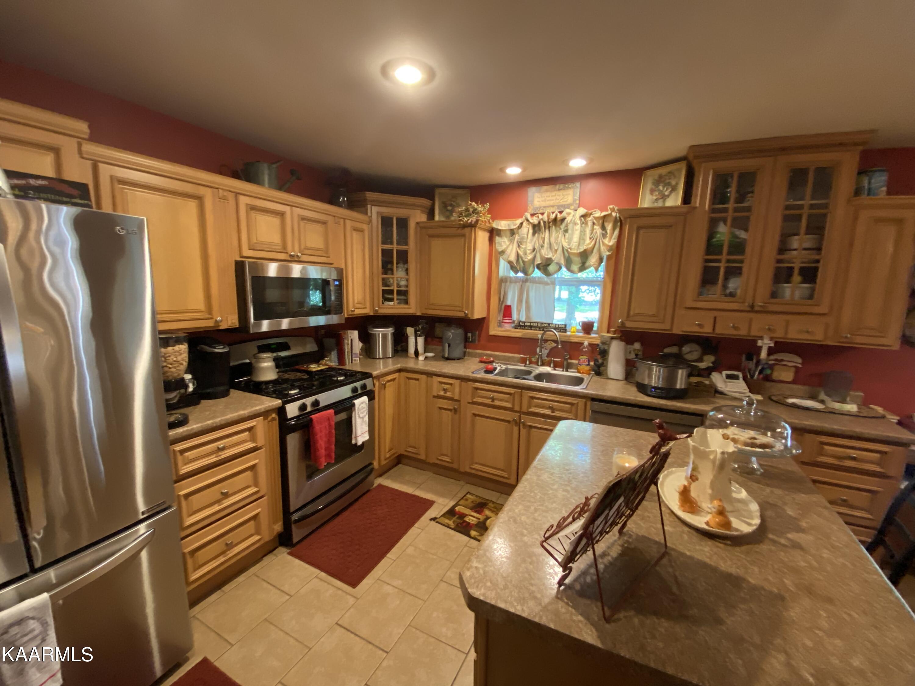 324 Cowan Lane Oneida, TN 37841 - Photo 30 of 55 C6D9829E-D81A-45F4-9CD4-6CA685B47797