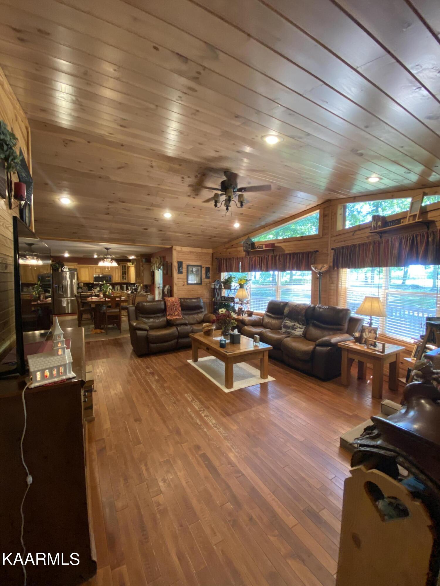 324 Cowan Lane Oneida, TN 37841 - Photo 34 of 55 7AB5D6DE-D6E4-4BC6-8A11-908CDA5EE541