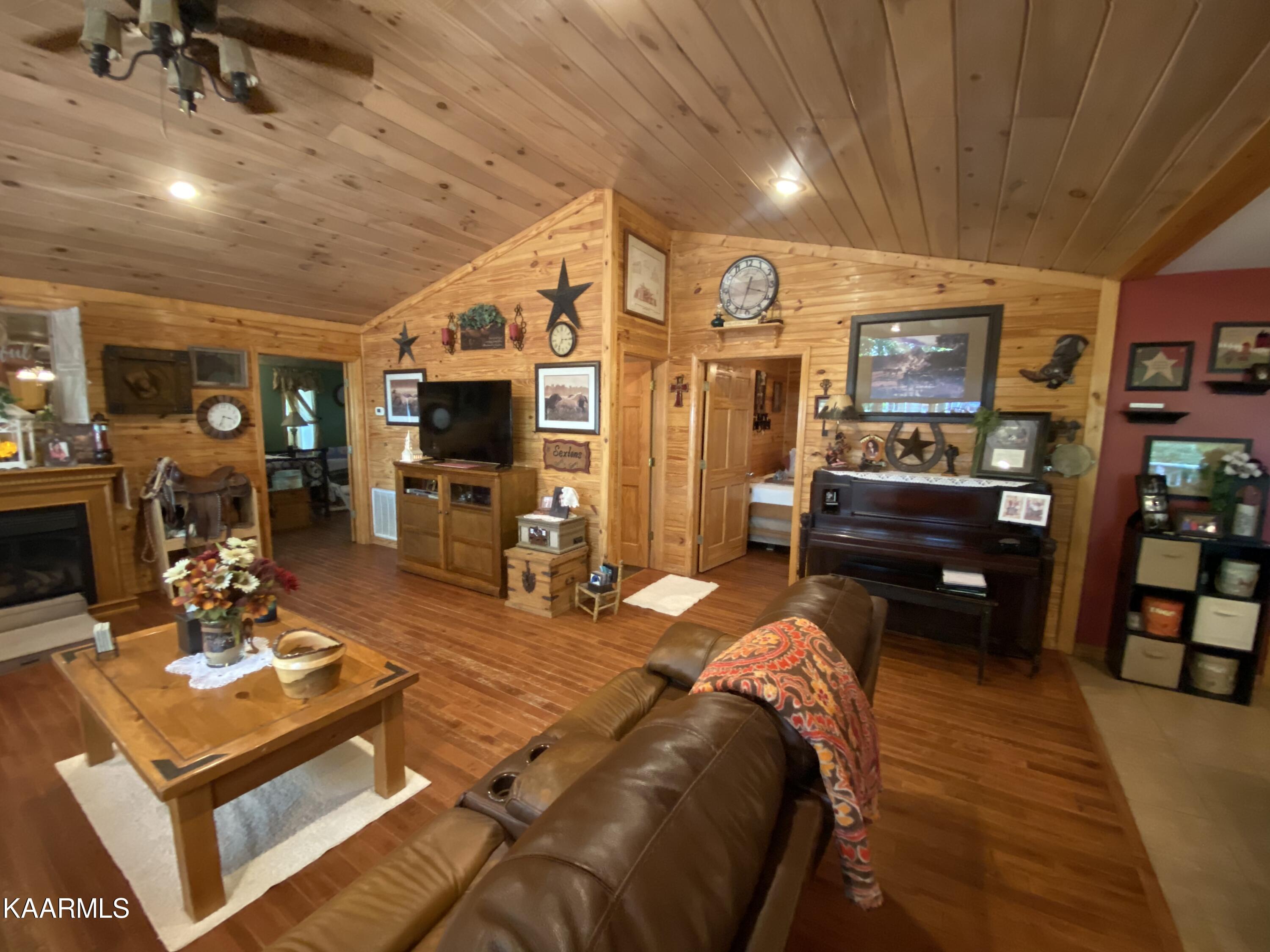 324 Cowan Lane Oneida, TN 37841 - Photo 35 of 55 8C1C7CA7-04D0-455C-8A60-52CC82F9A742