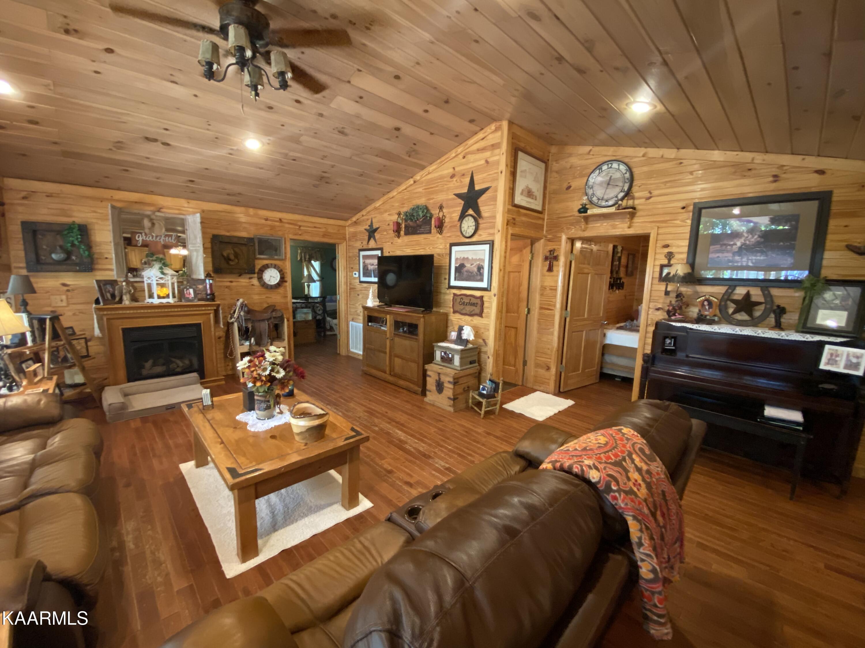 324 Cowan Lane Oneida, TN 37841 - Photo 36 of 55 A39AC7A9-8A45-4133-B17D-1AB1377681CB