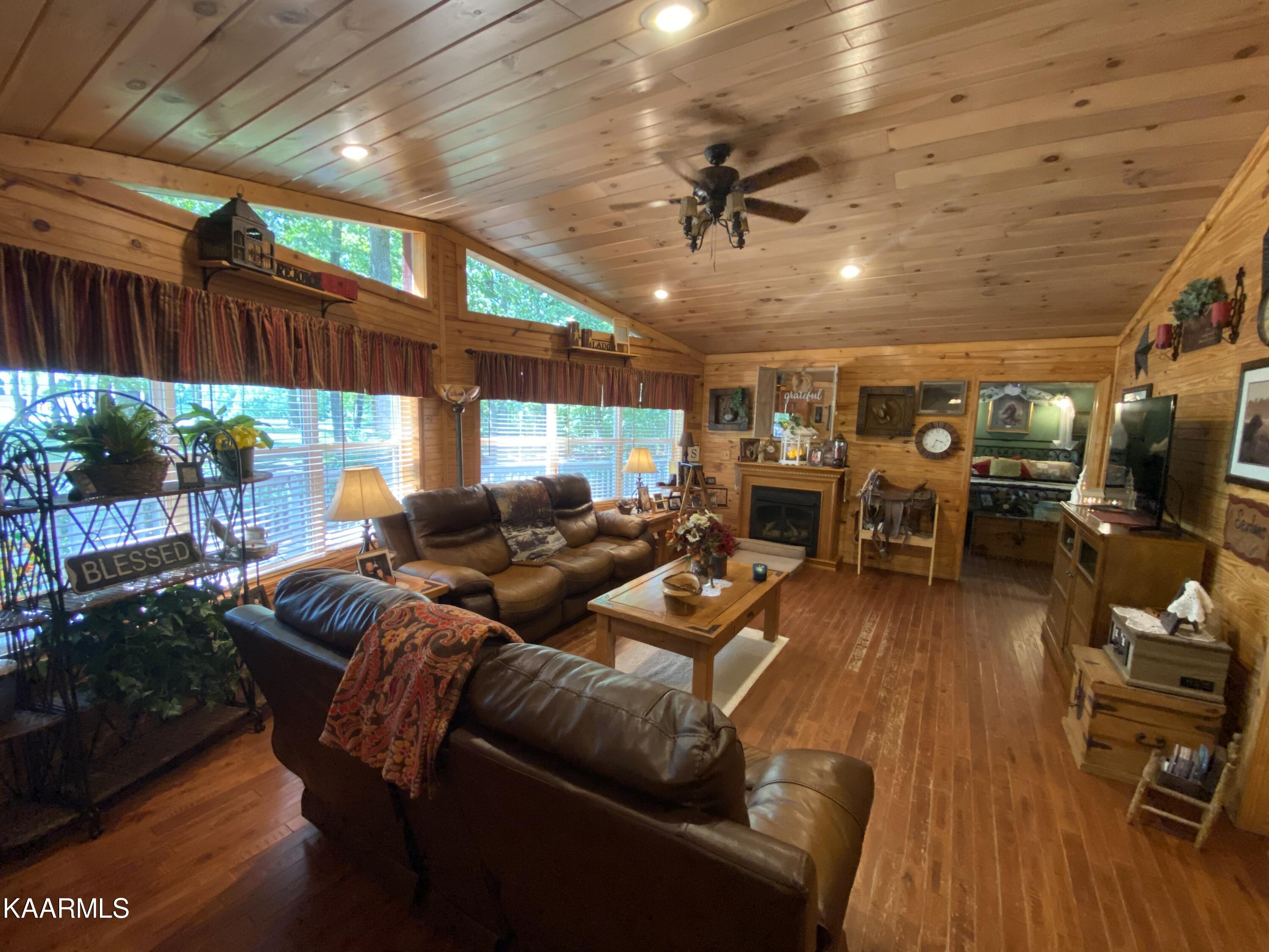 324 Cowan Lane Oneida, TN 37841 - Photo 38 of 55 7BEBF81D-3174-4D16-8954-8CA4BACA6440