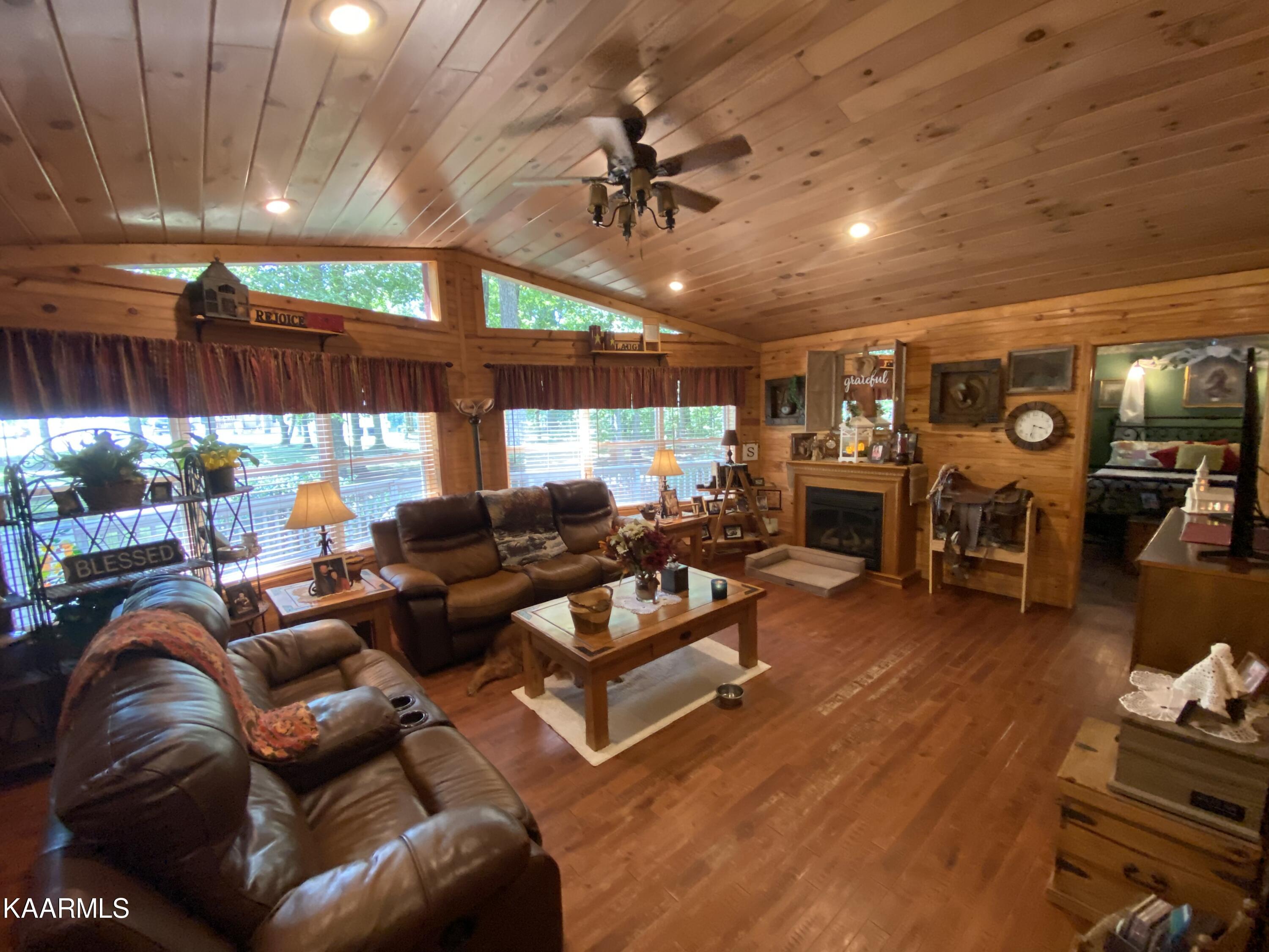 324 Cowan Lane Oneida, TN 37841 - Photo 39 of 55 1083C582-0452-44ED-BF6E-BCA7CE576CB1