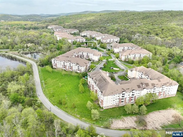 $439,900 | 10203 Warrens Way, Unit W/DEEDED GARAGE, Wanaque, NJ 07465