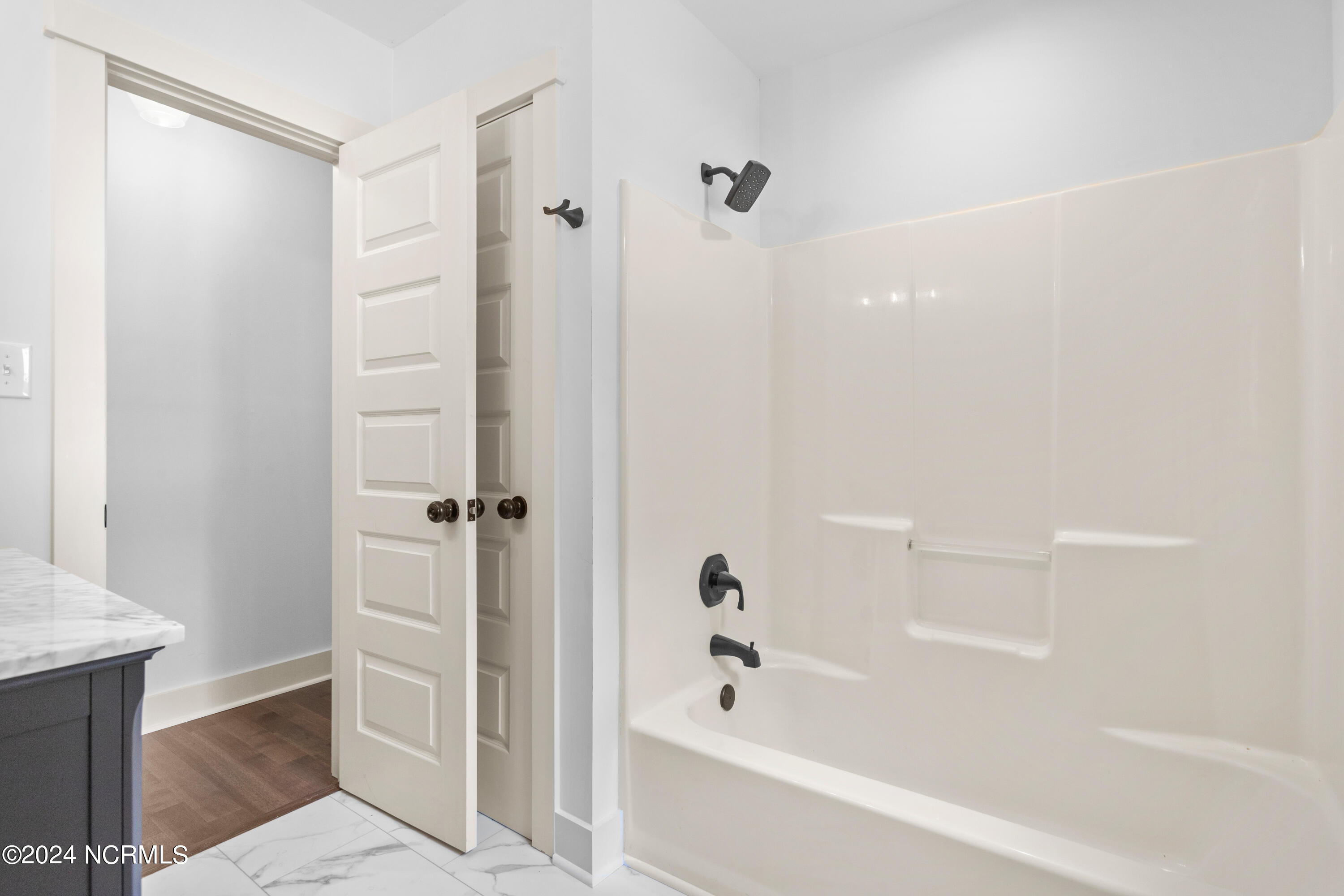 233 Beaufort Road Pollocksville, NC 28573 - Photo 25 of 40 Guest Bathroom
