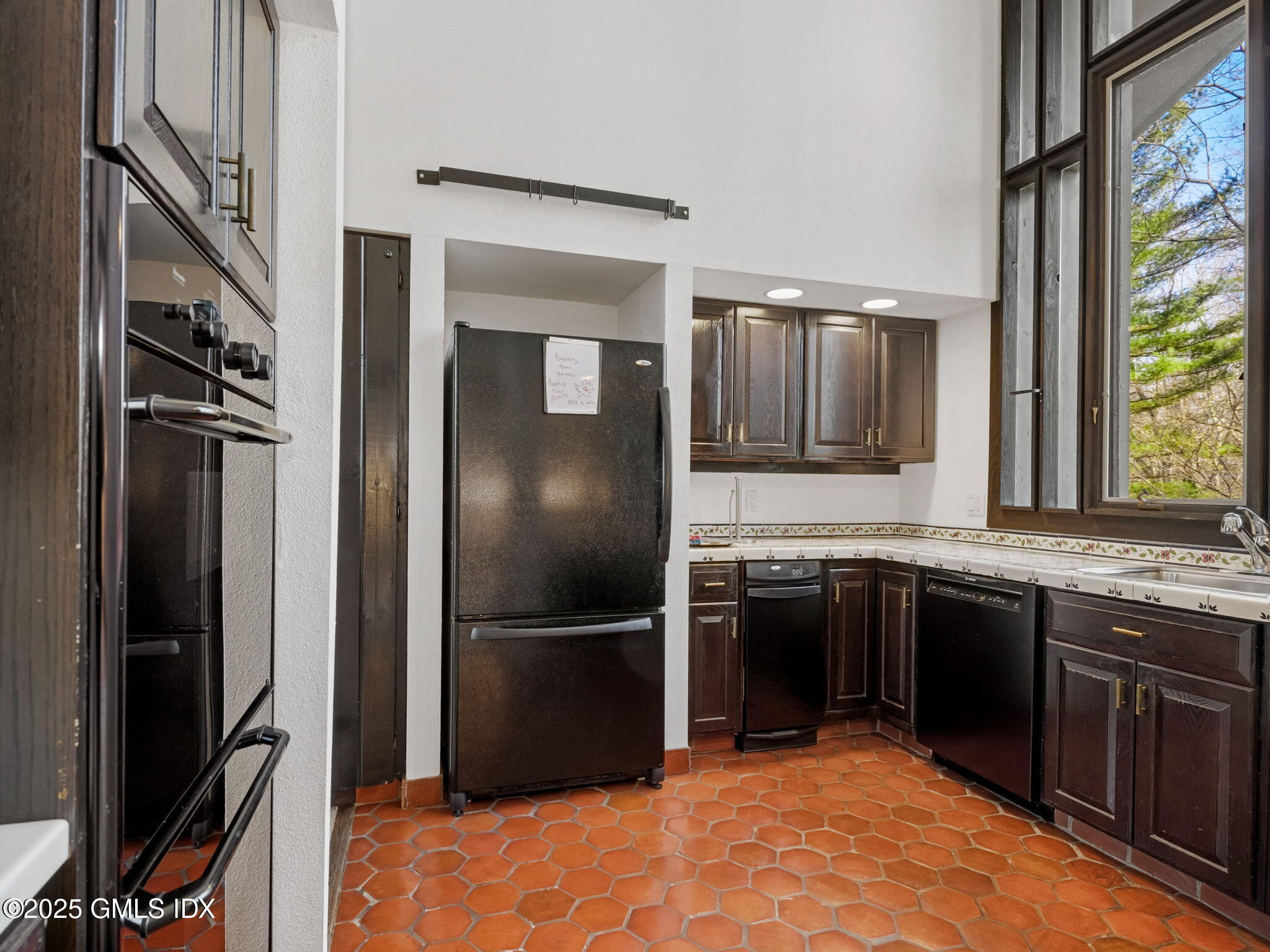 484 Cognewaugh Road Cos Cob, CT 06807 - Photo 14 of 35 9-web-or-mls-484-cognewaugh-rd