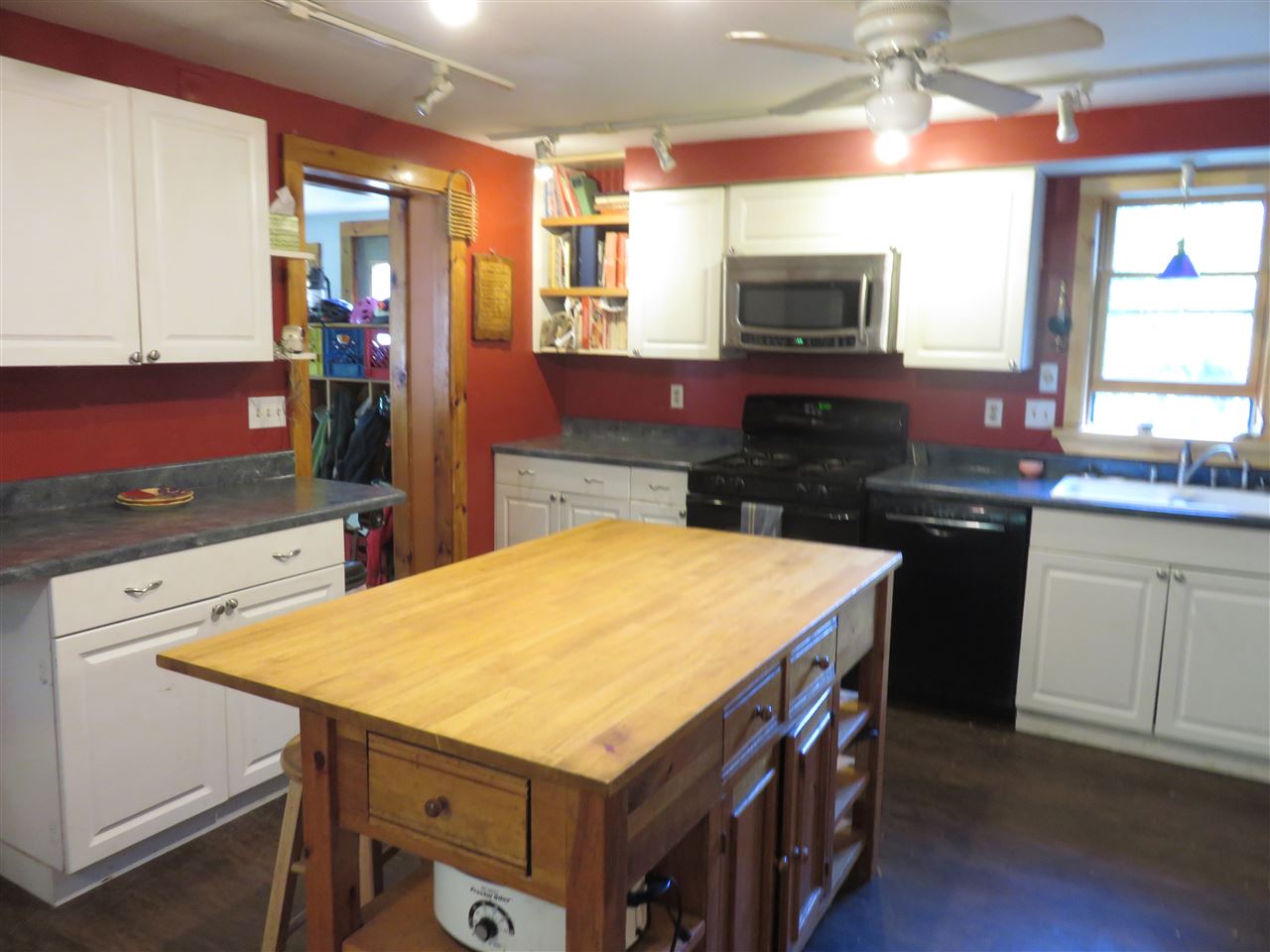 634 Black Brook Road Goffstown, NH 03045 - Photo 4 of 25 Gallery Image 4