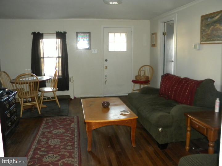 226 Nutt Road Phoenixville, PA 19460 - Photo 3 of 8 Living Room