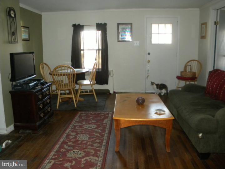 226 Nutt Road Phoenixville, PA 19460 - Photo 4 of 8 Living Room
