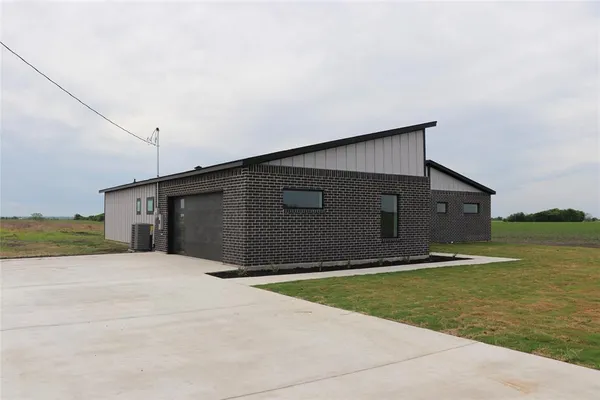 $495,000 | 2091 Goodwyn Road, Italy, TX 76651