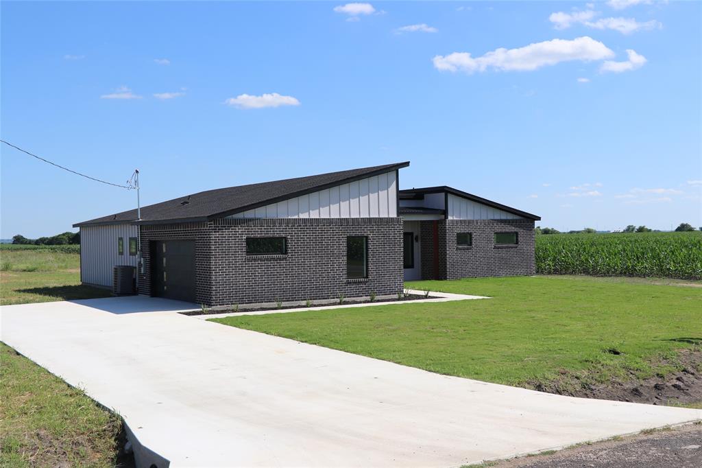 2091 Goodwyn Road Italy, TX 76651 - Photo 2 of 28
