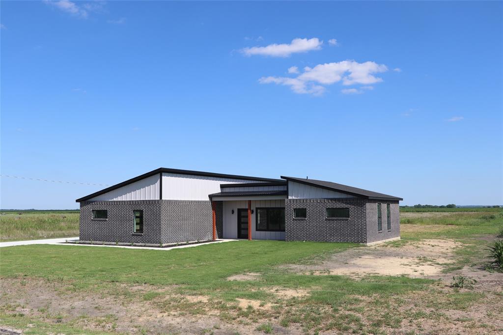2091 Goodwyn Road Italy, TX 76651 - Photo 3 of 28