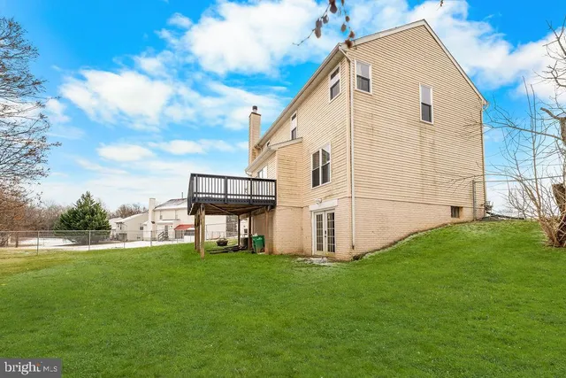 a view of a back yard of the house