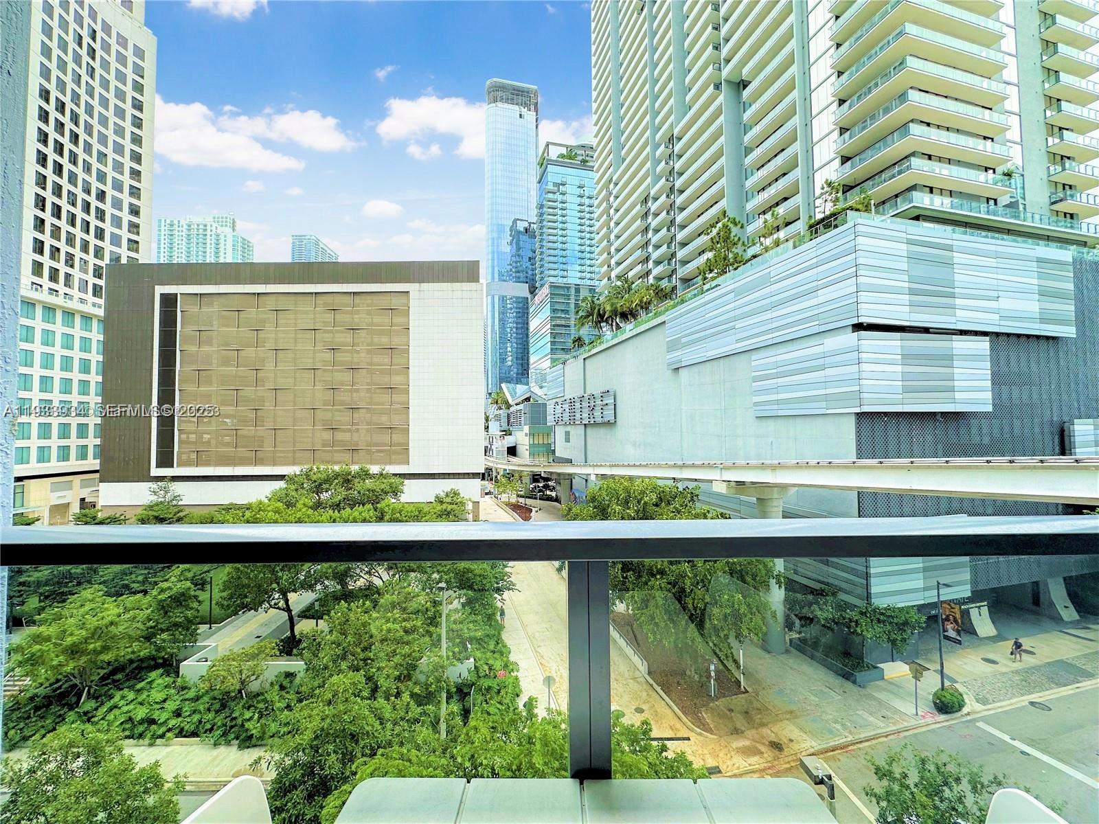 31 Southeast 6th Street, Unit 703 Miami, FL 33131 - Photo 2 of 4 a view of backyard with green space