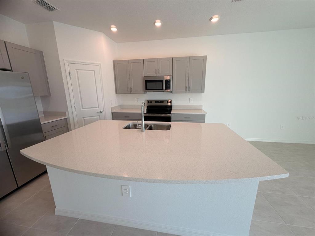 2212 Portrait Street Kissimmee, FL 34758 - Photo 3 of 29