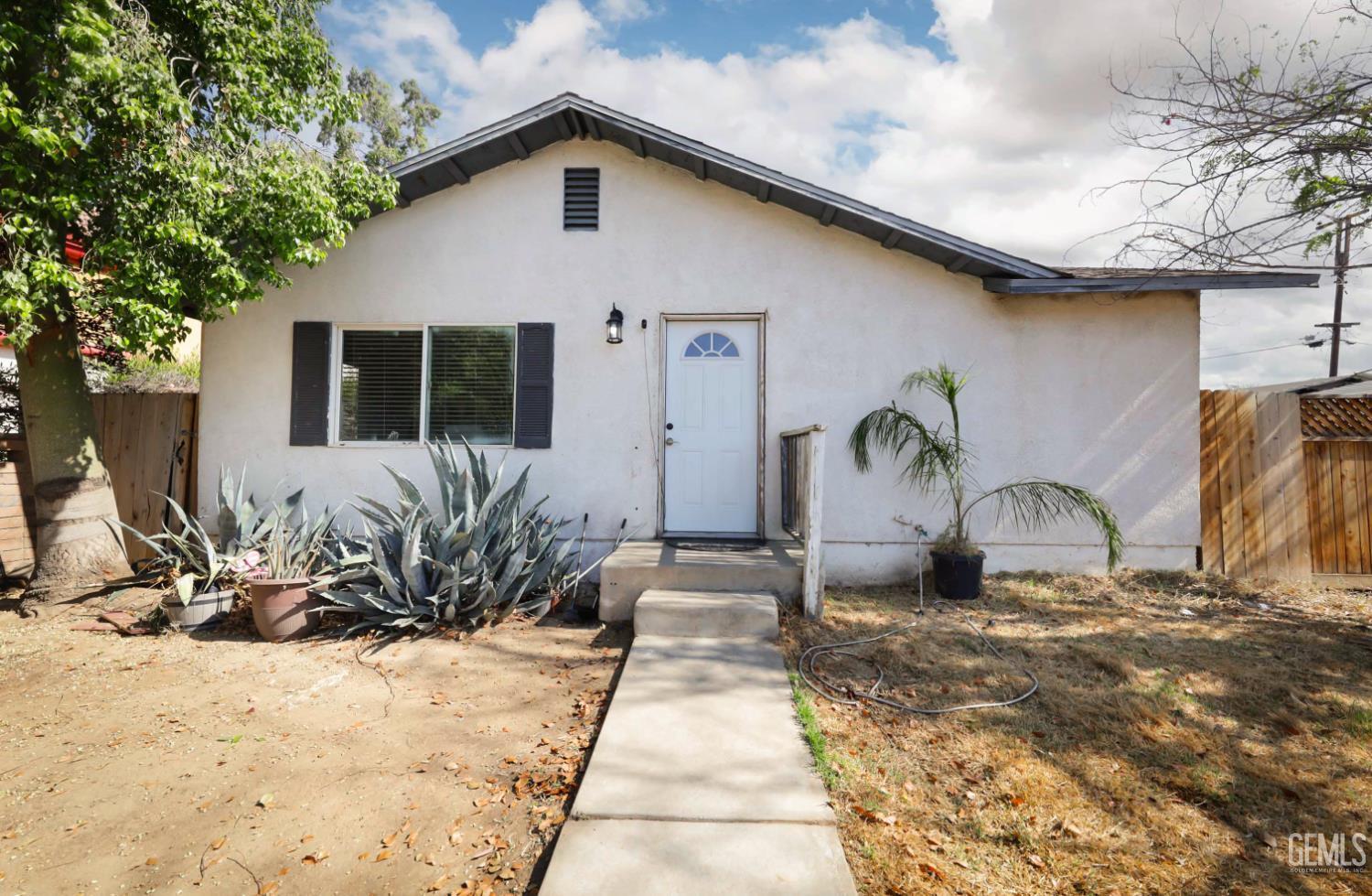 818 Decatur Street Bakersfield, CA 93308 - Photo 3 of 15 DECATUR16