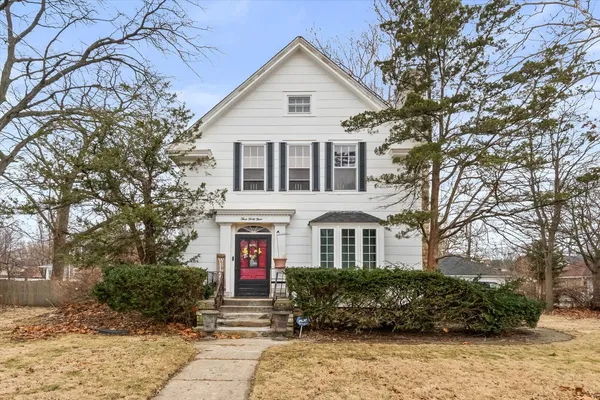 $305,000 | 343 Evans Avenue, Aurora, IL 60505